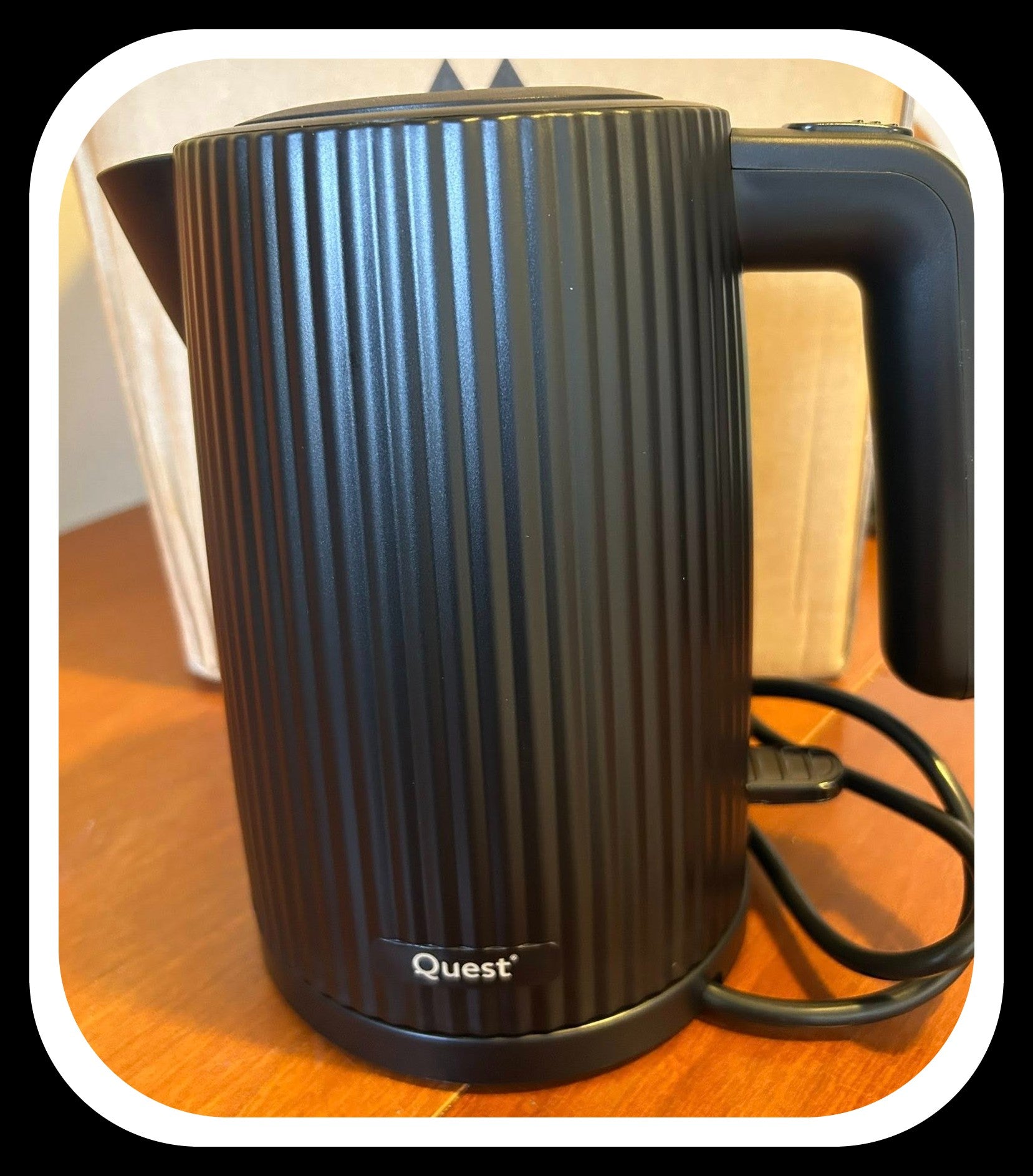 Grooved Kettle fast boil kettle has a 1.5 litre capacity boxed brand new