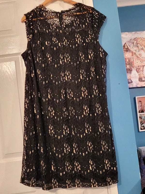 Joe browns lace cocktail dress. Size 26 Lined worn once perfect condition